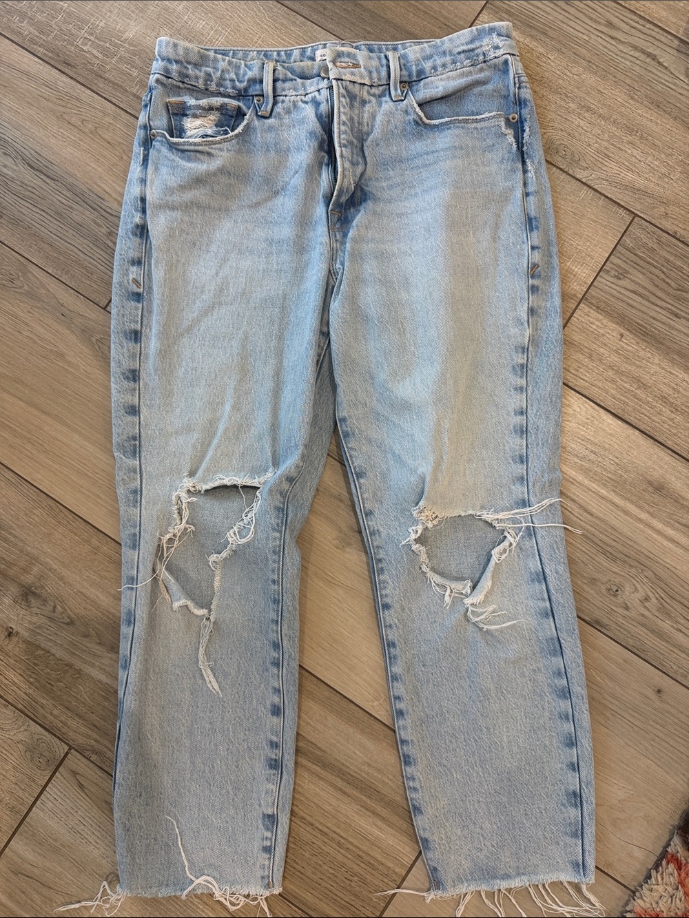 Good American Light Blue Ripped Straight Leg boyfriend Jeans